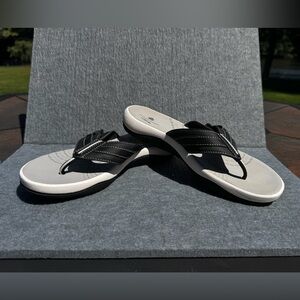 Clark’s Cloudsteppers Breeze Reyna Flip-Flop Sandals Black White Size 8
